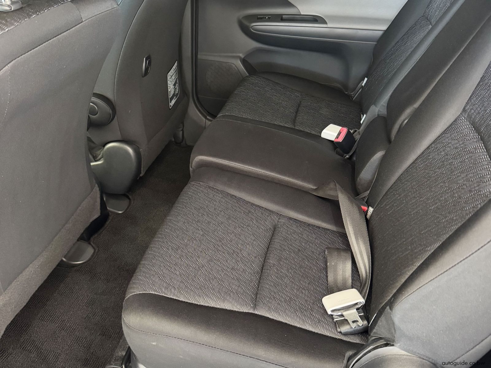 2011 Toyota Wish 7 Seater photo