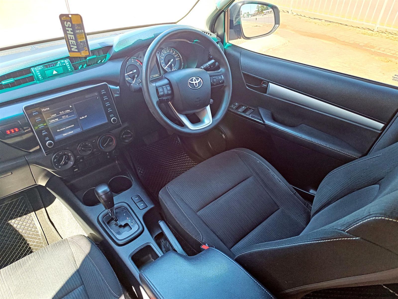 2022 Toyota Hilux Raider GD-6 2.4L 4x4 photo