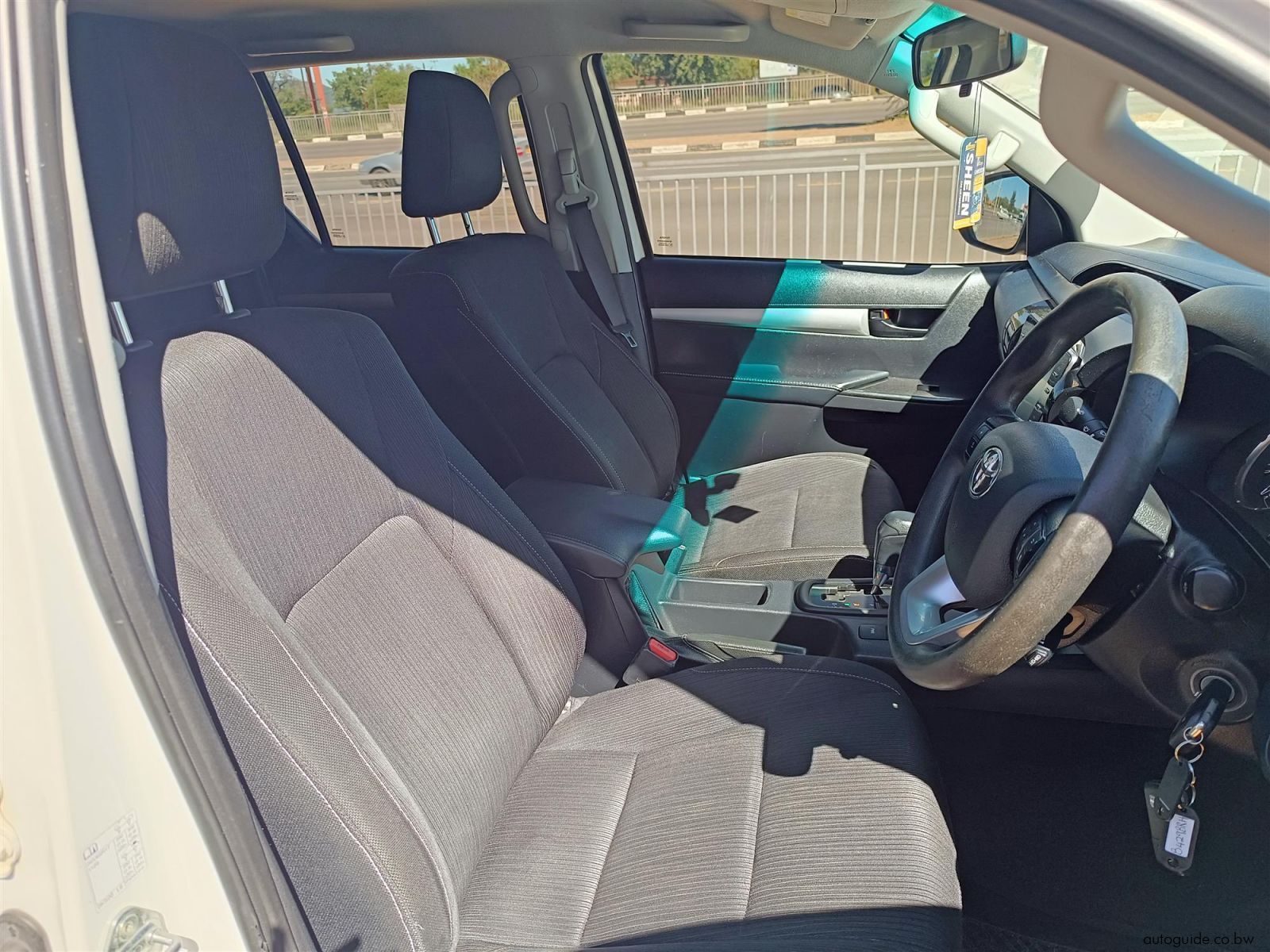 2022 Toyota Hilux Raider GD-6 2.4L 4x4 photo