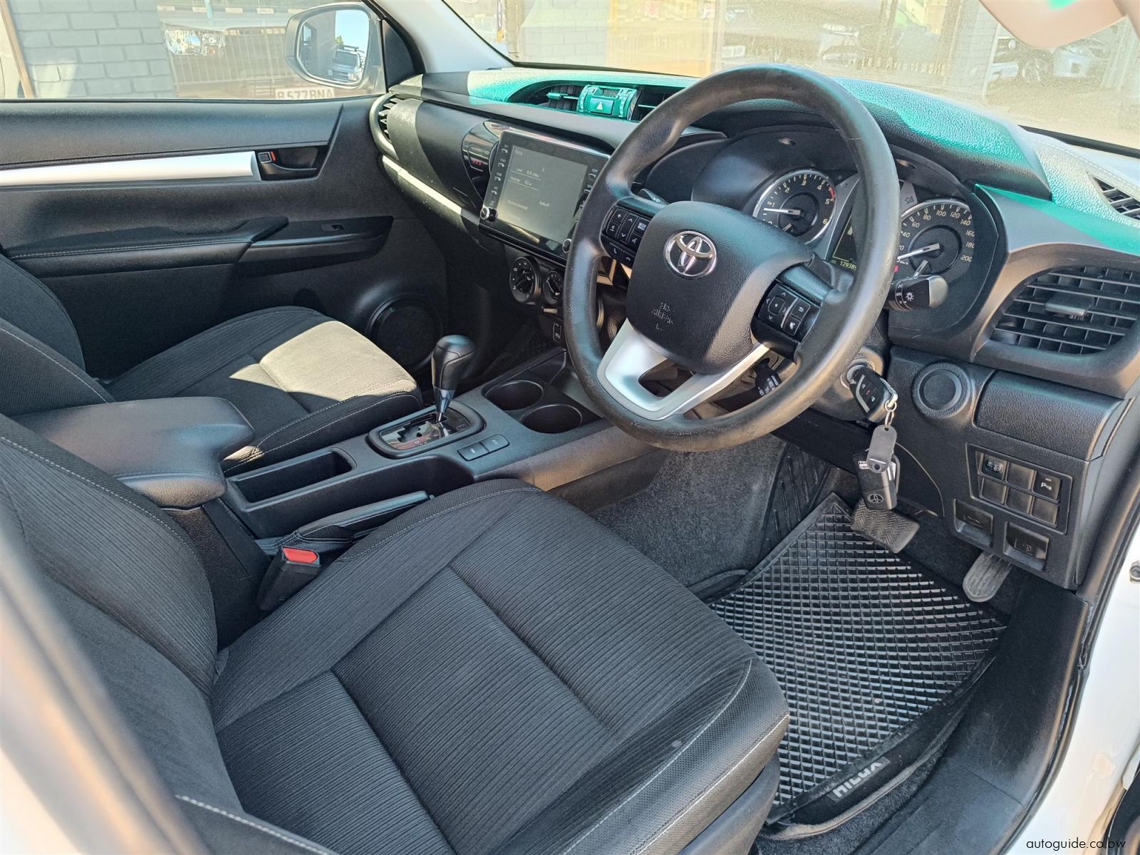 2022 Toyota Hilux Raider GD-6 2.4L 4x4 photo