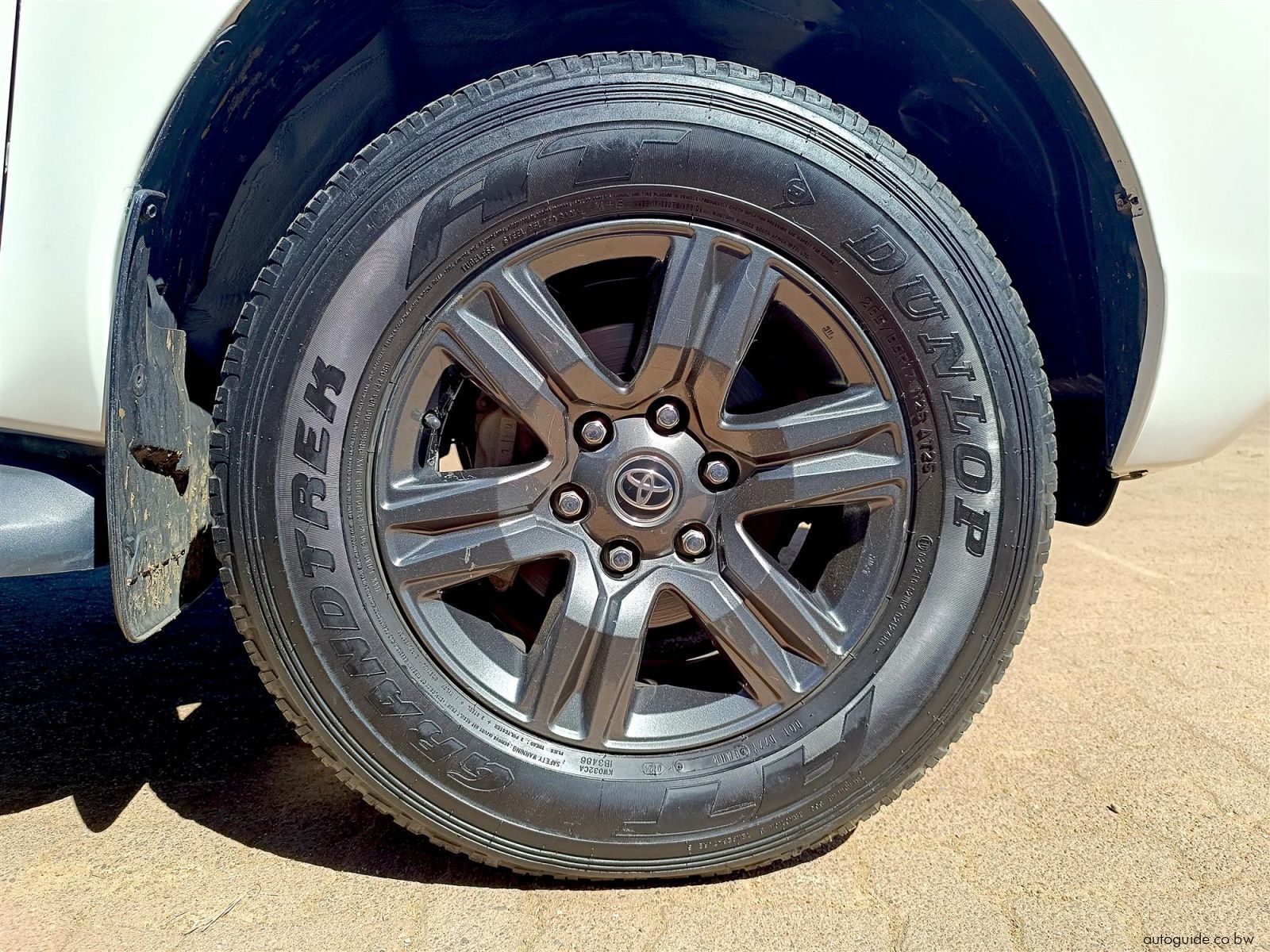 2022 Toyota Hilux Raider GD-6 2.4L 4x4 photo