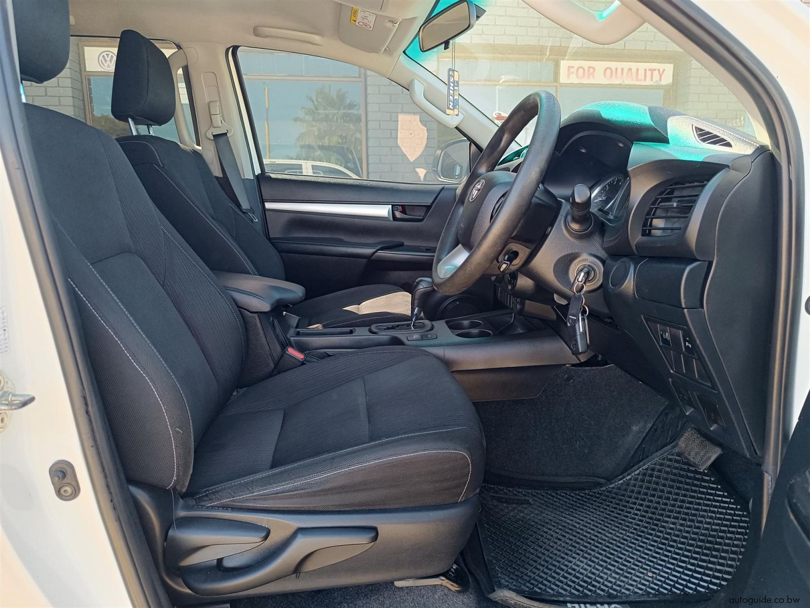 2022 Toyota Hilux Raider GD-6 2.4L 4x4 photo