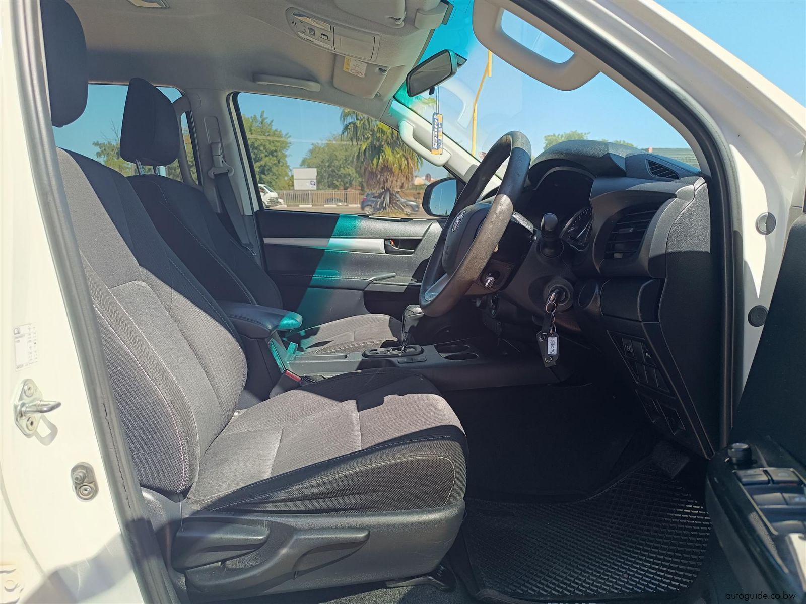 2022 Toyota Hilux Raider GD-6 2.4L 4x4 photo
