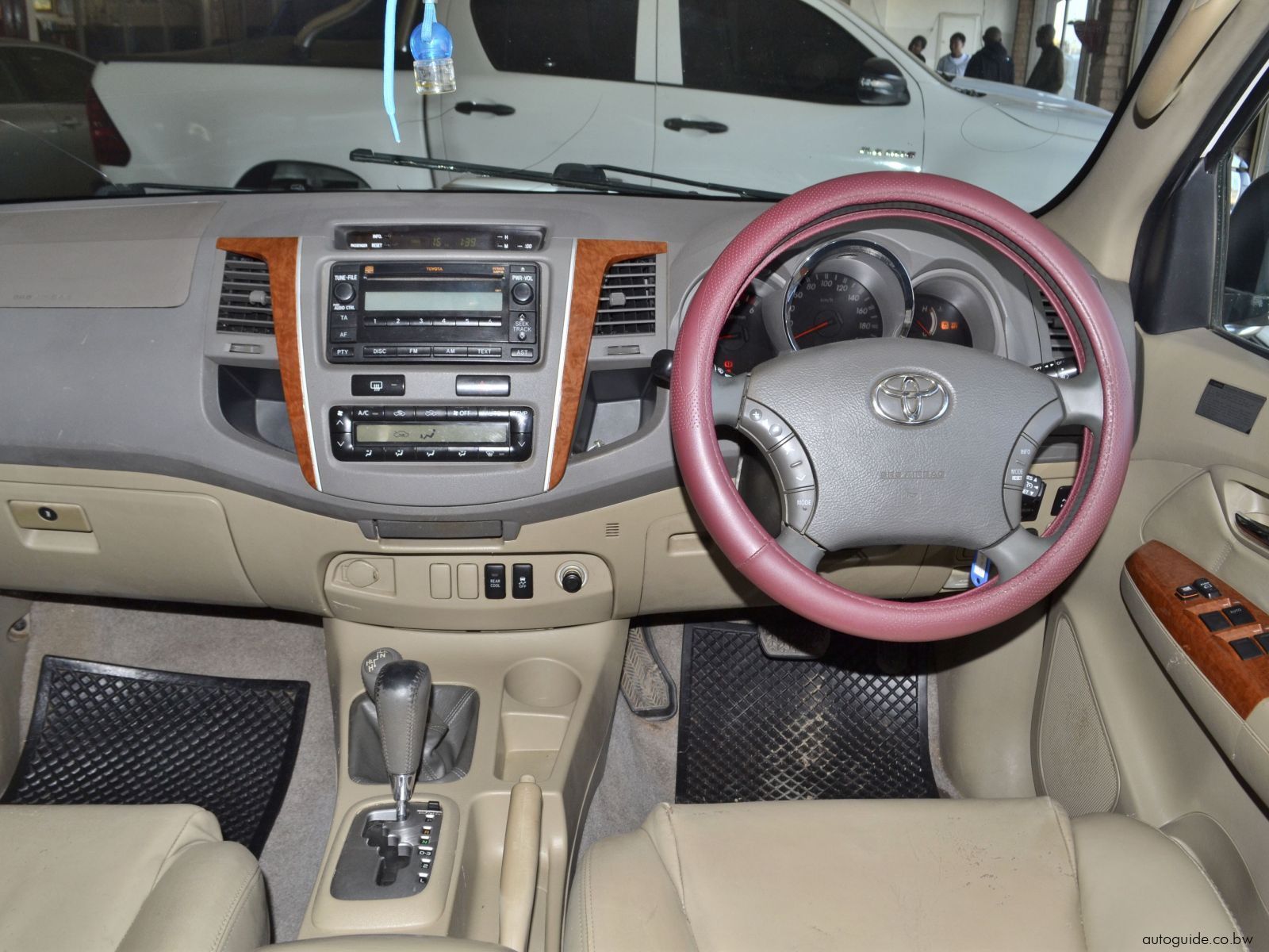 2011 Toyota Fortuner D4D photo