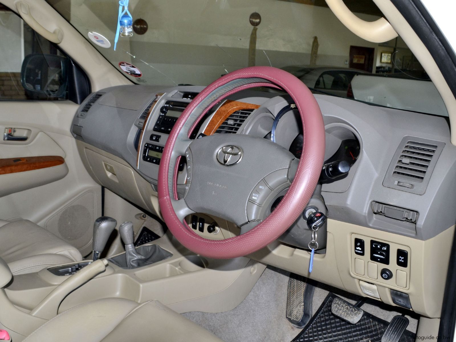 2011 Toyota Fortuner D4D photo