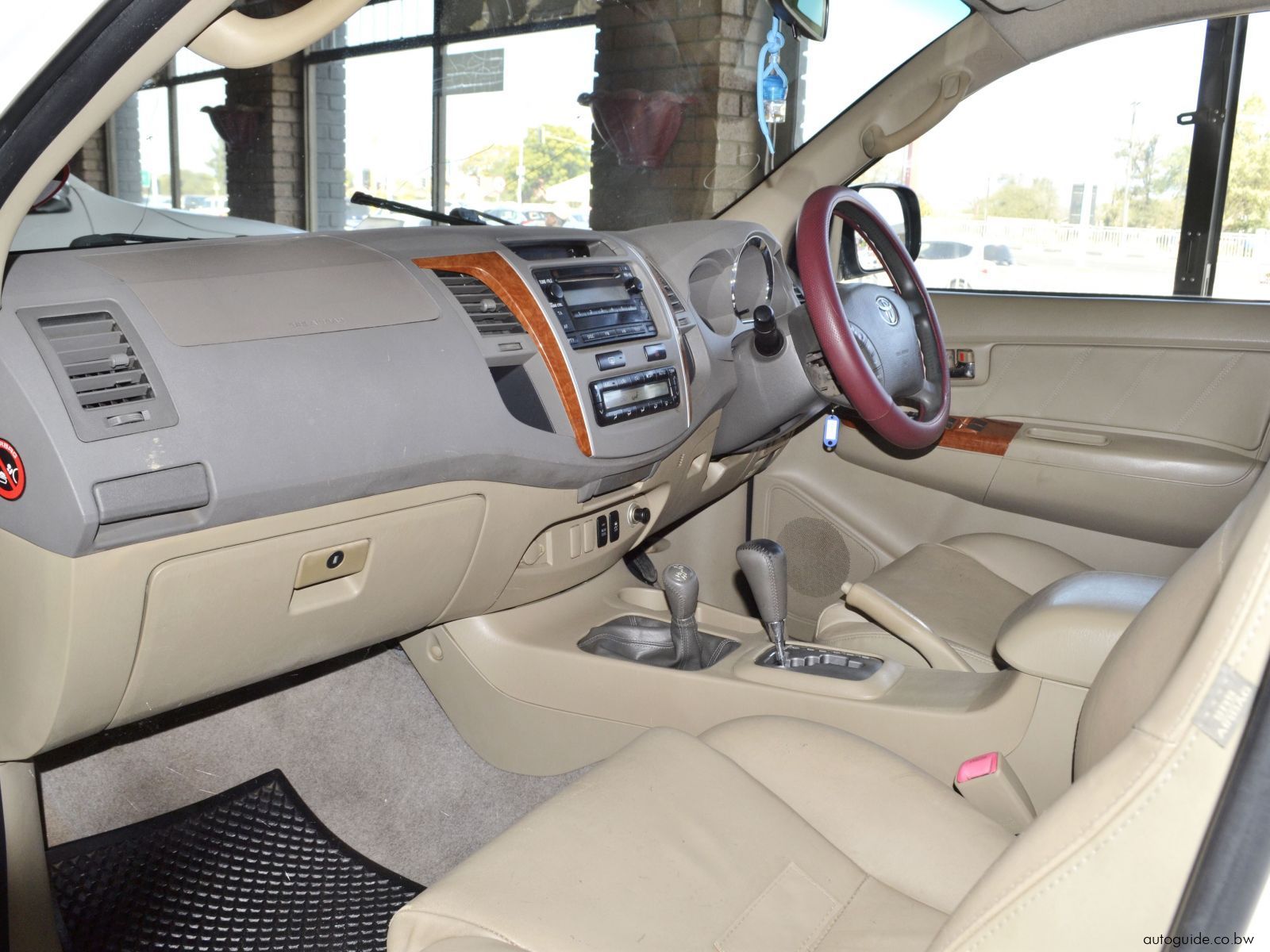 2011 Toyota Fortuner D4D photo