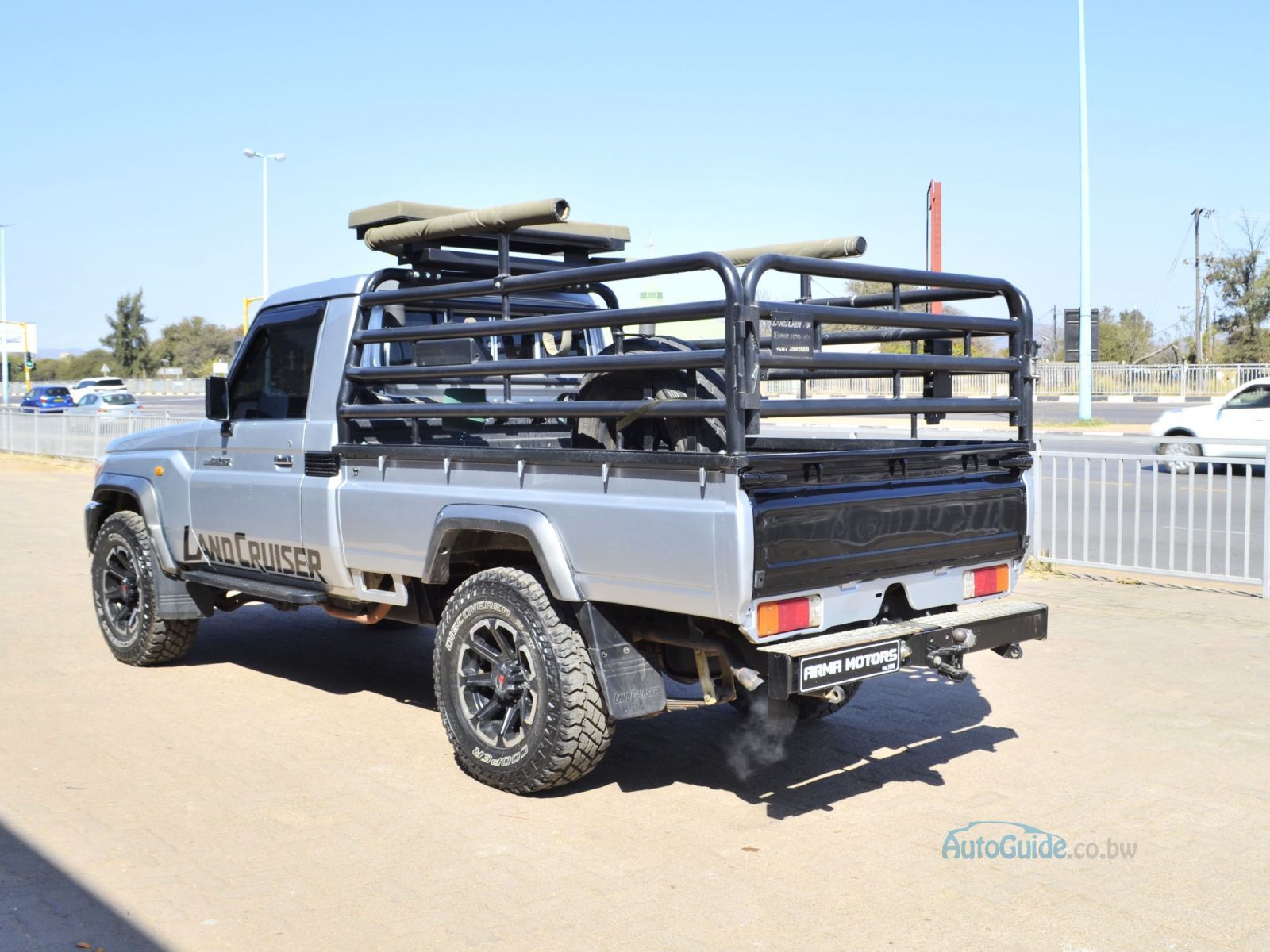 2011 Toyota Land Cruiser V6 photo