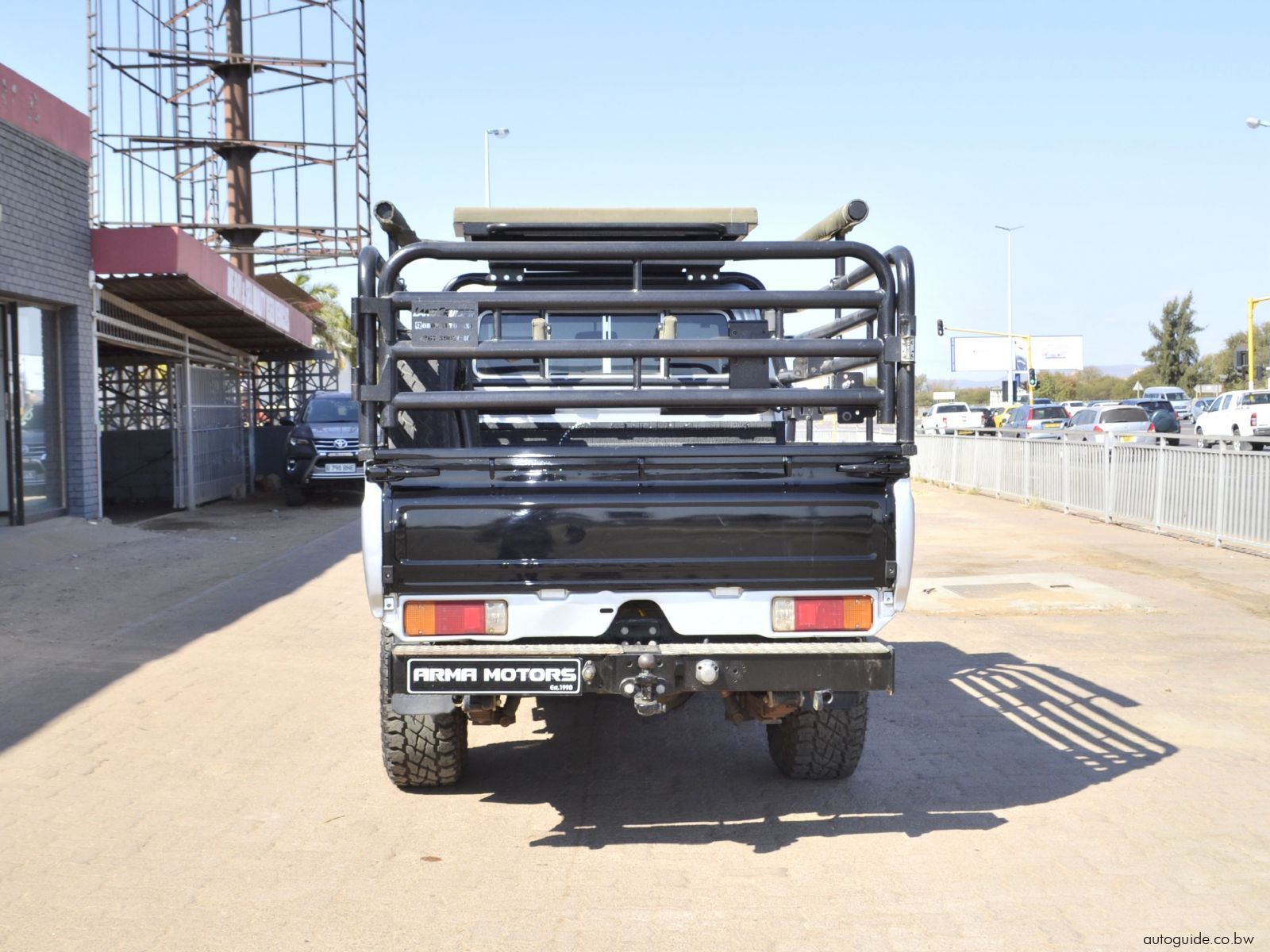 2011 Toyota Land Cruiser V6 photo