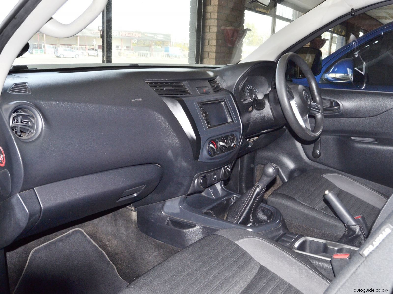 2022 Nissan Navara Baseline pictures