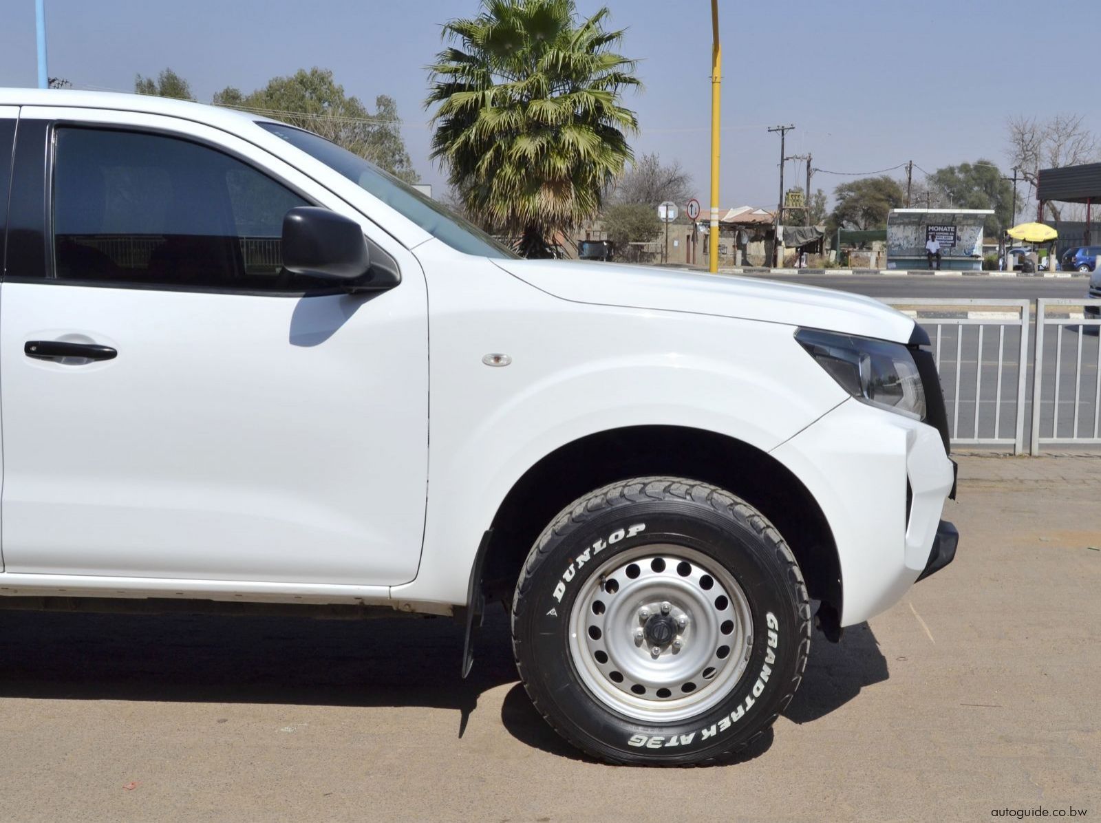 2022 Nissan Navara Baseline pictures