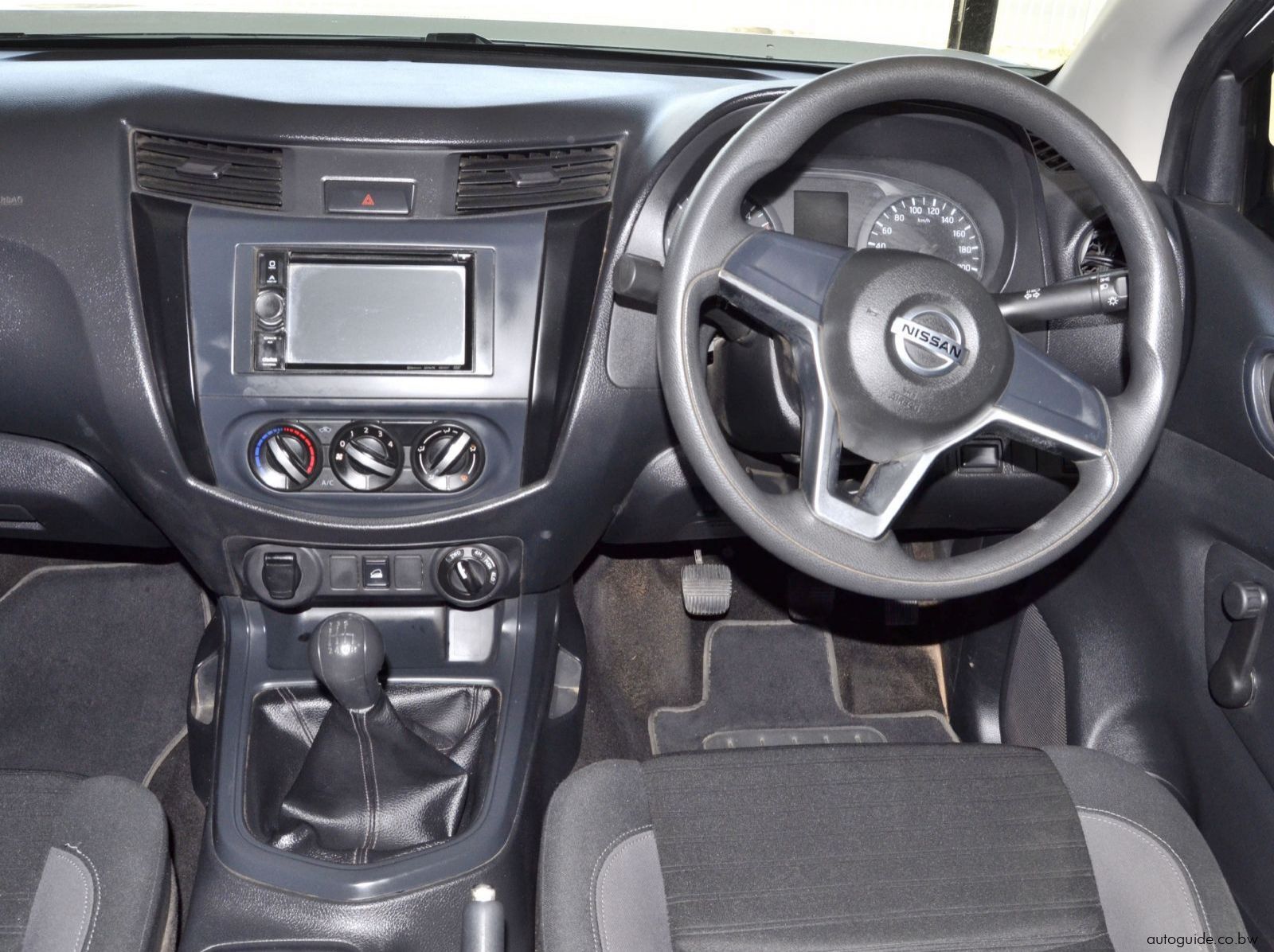 2022 Nissan Navara Baseline pictures