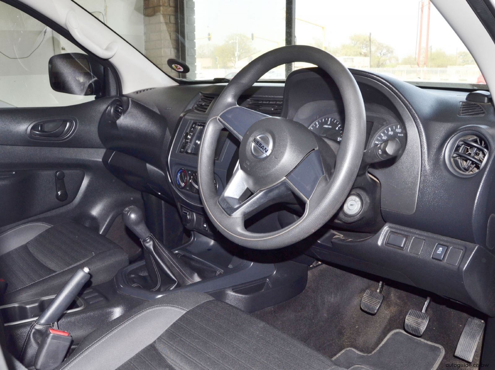 2022 Nissan Navara Baseline pictures