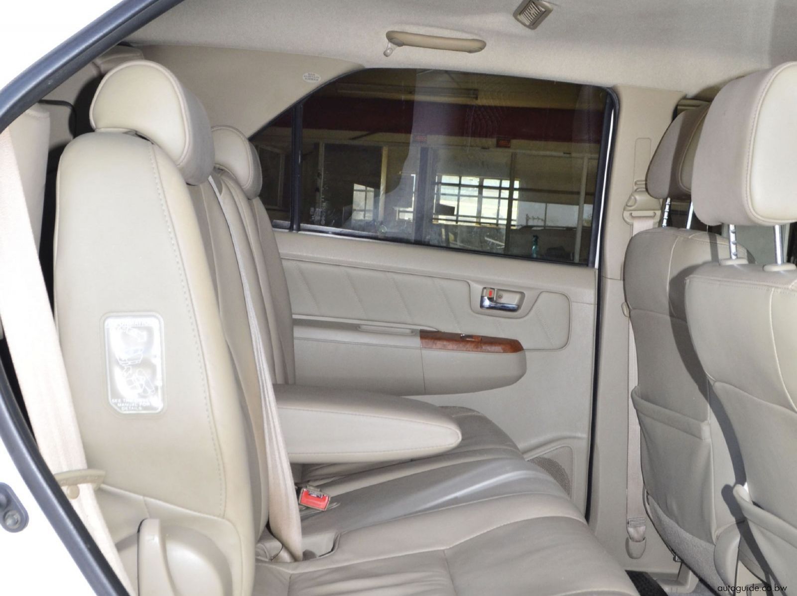 2011 Toyota Fortuner D4D pictures