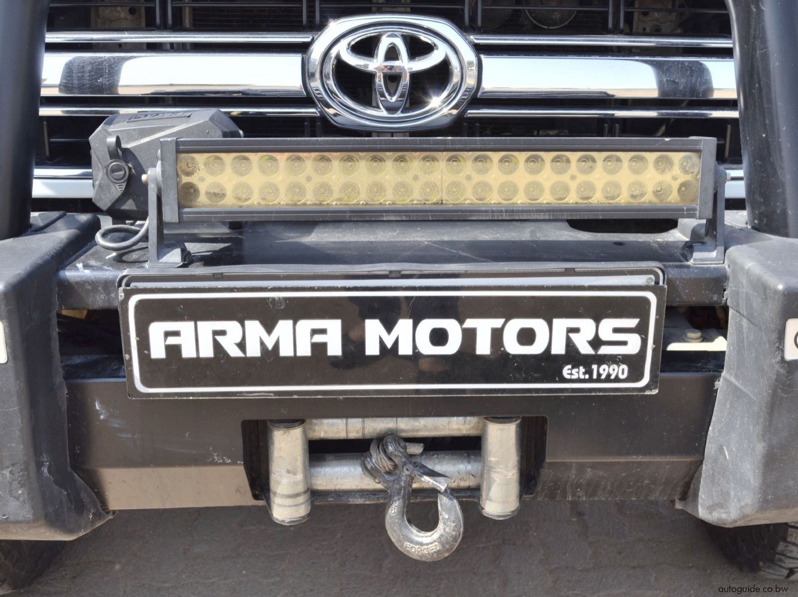 2018 Toyota Land Cruiser LX V8 pictures