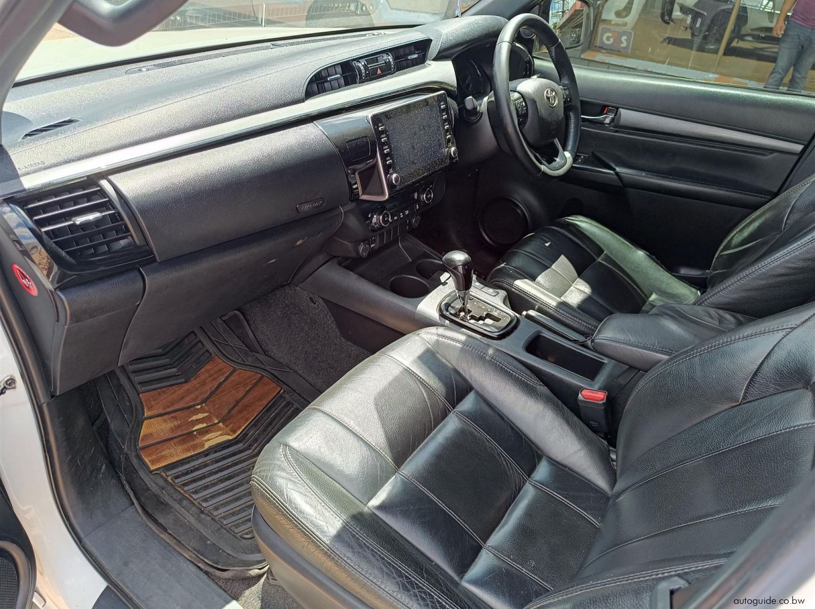 2021 Toyota Hilux Legend 2.8GD-6 A/T pictures
