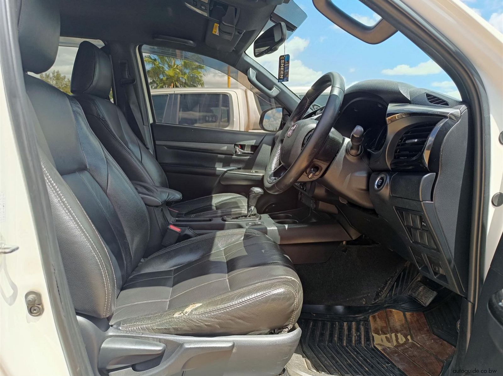 2021 Toyota Hilux Legend 2.8GD-6 A/T pictures