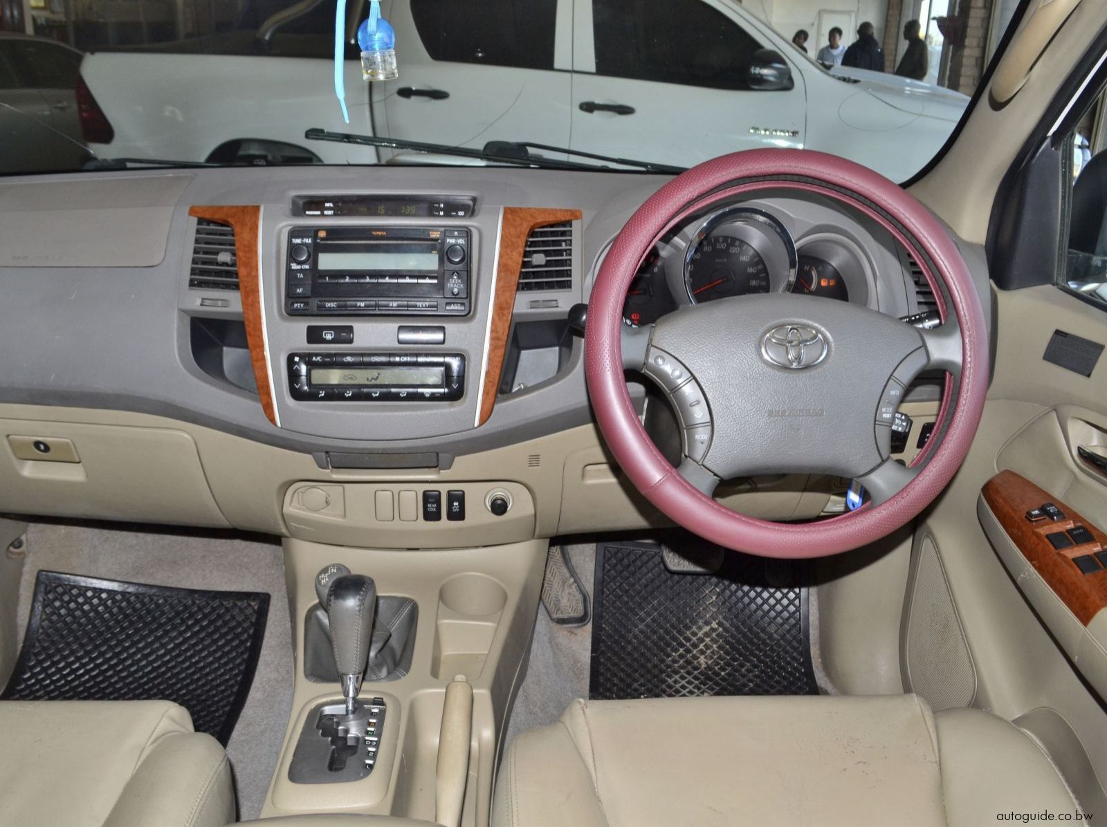 2011 Toyota Fortuner D4D pictures
