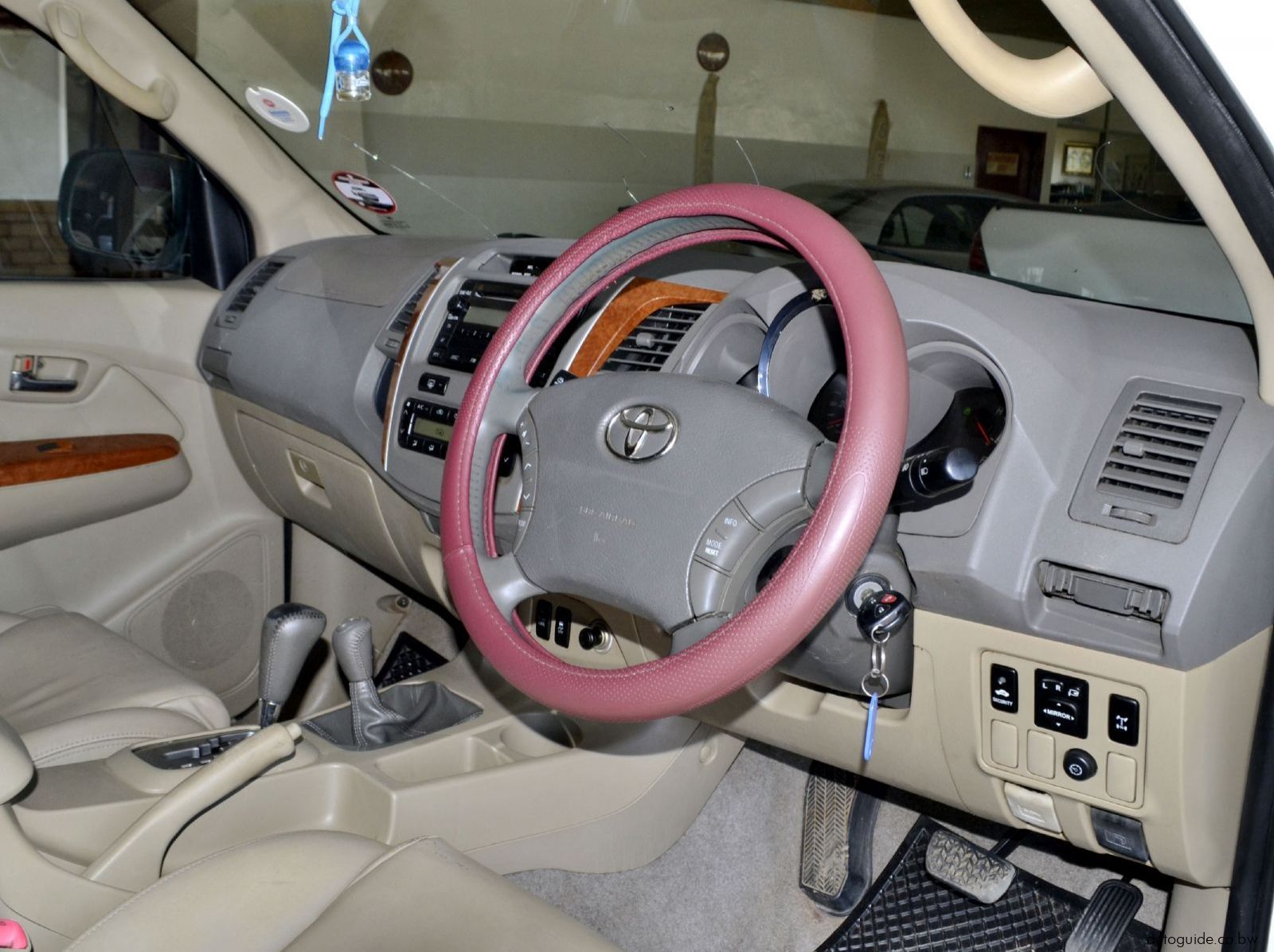 2011 Toyota Fortuner D4D pictures
