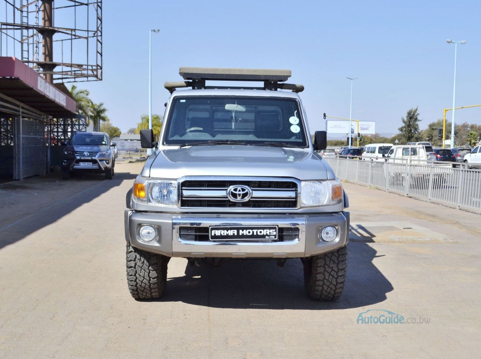 2011 Toyota Land Cruiser V6 pictures