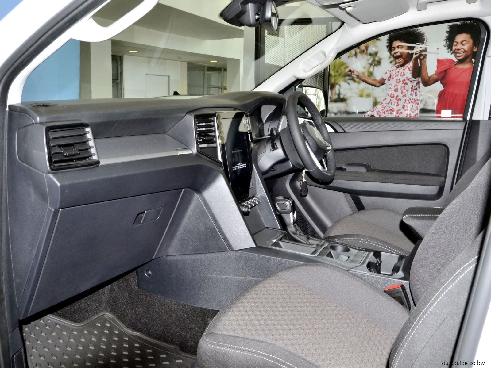 2025 Volkswagen Amarok Life - A/T - 4x2 photo