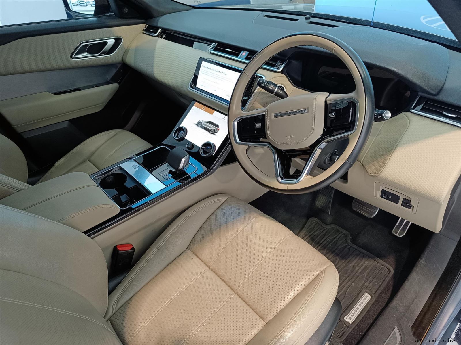 2023 Land Rover Range Rover Velar D300 R-Dynamic SE photo