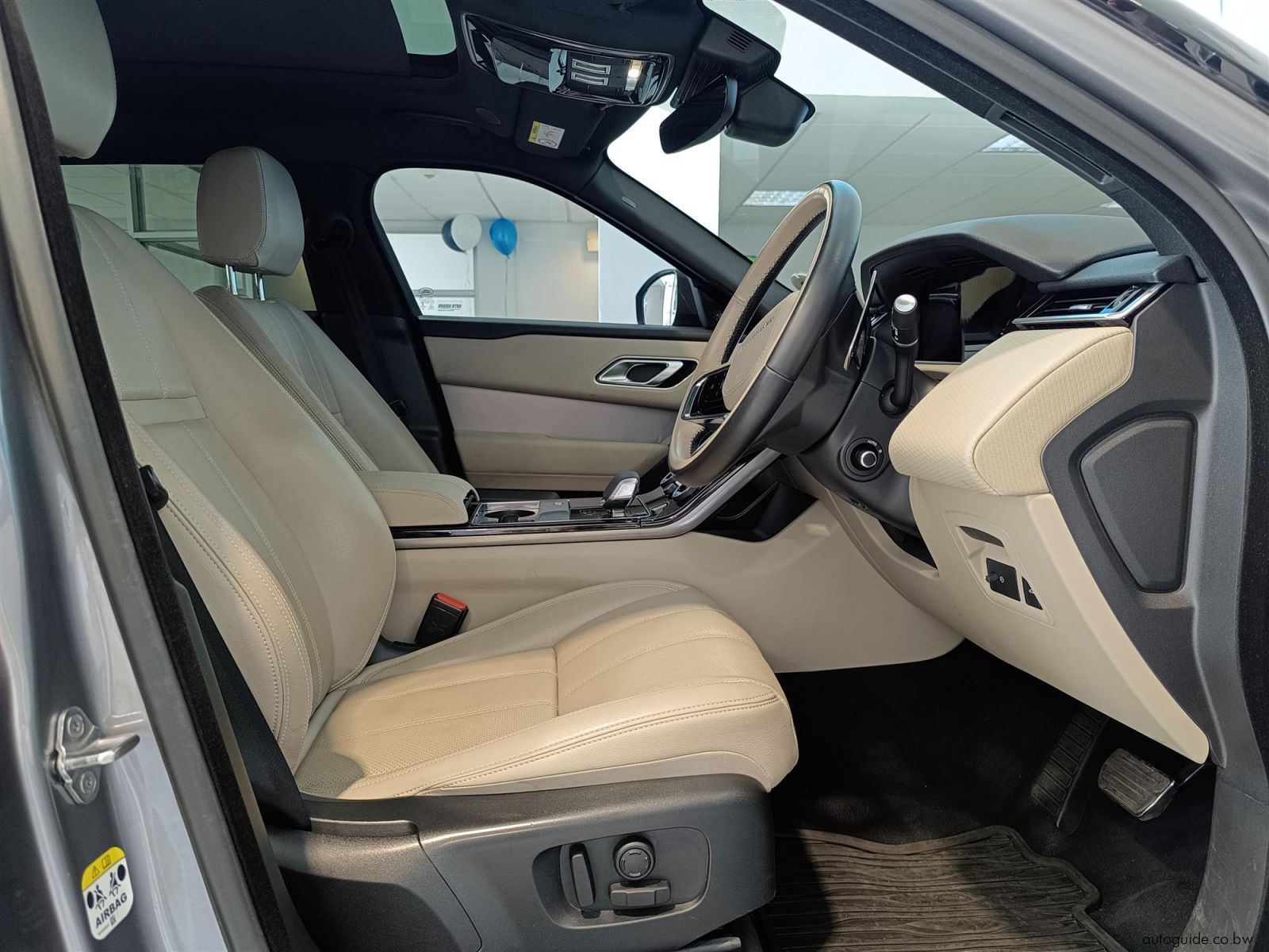 2023 Land Rover Range Rover Velar D300 R-Dynamic SE photo