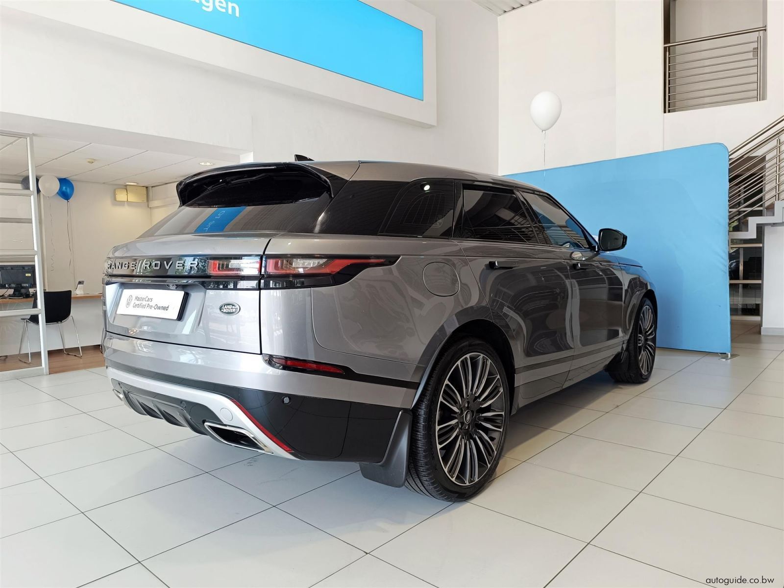 2023 Land Rover Range Rover Velar D300 R-Dynamic SE photo