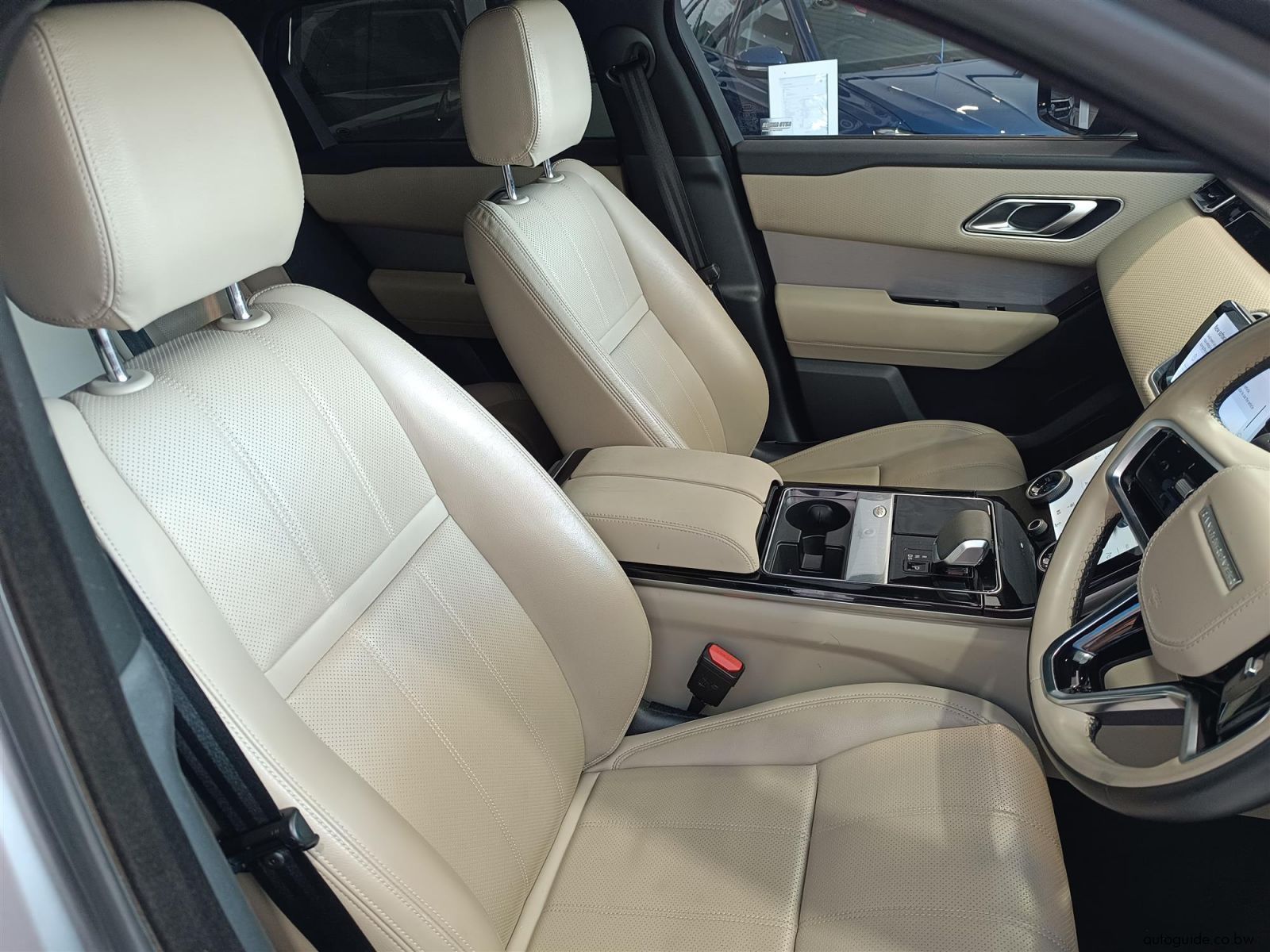 2023 Land Rover Range Rover Velar D300 R-Dynamic SE photo
