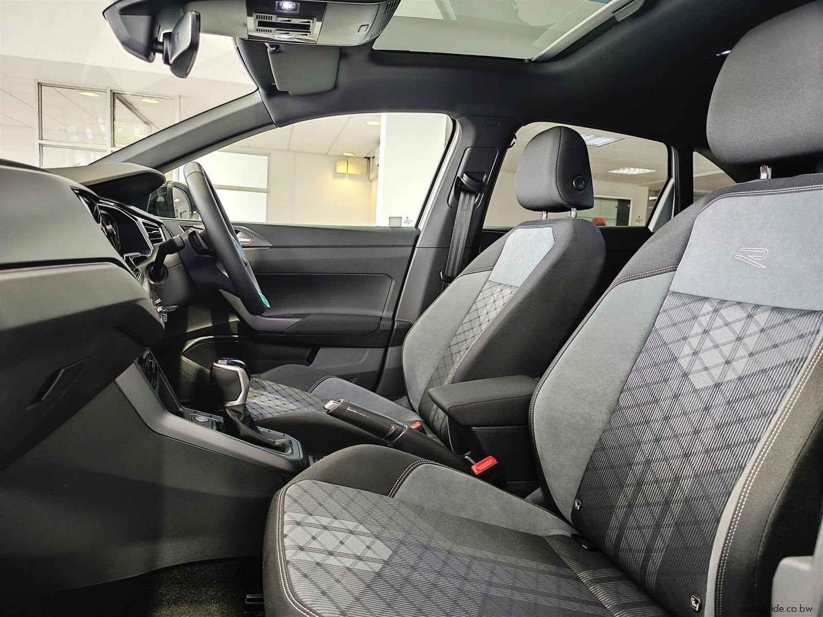 2025 Volkswagen Taigo 1.0TSi R-Line DSG photo
