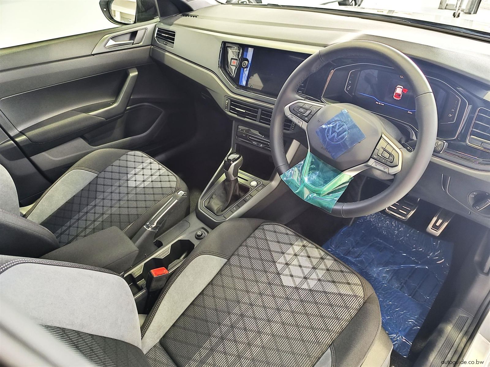 2025 Volkswagen Taigo 1.0TSi R-Line DSG photo