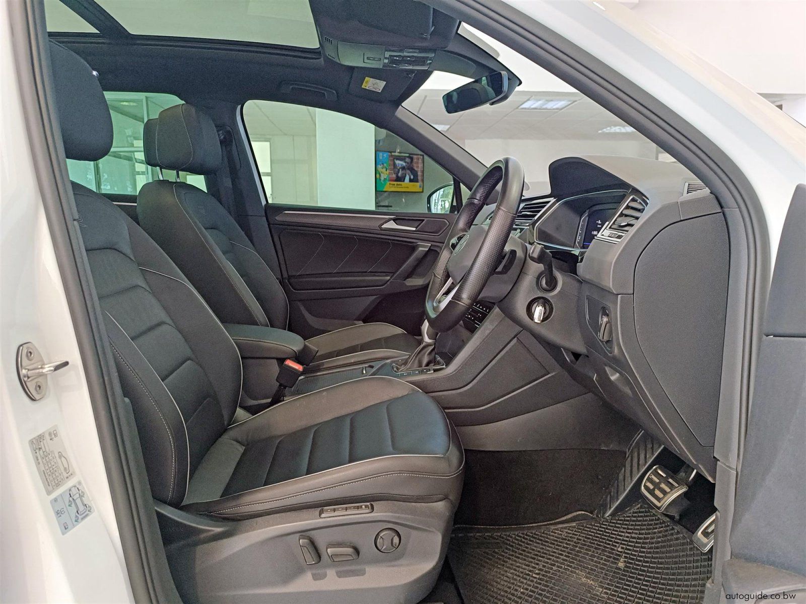 2022 Volkswagen Tiguan 1.4TSi R-Line photo