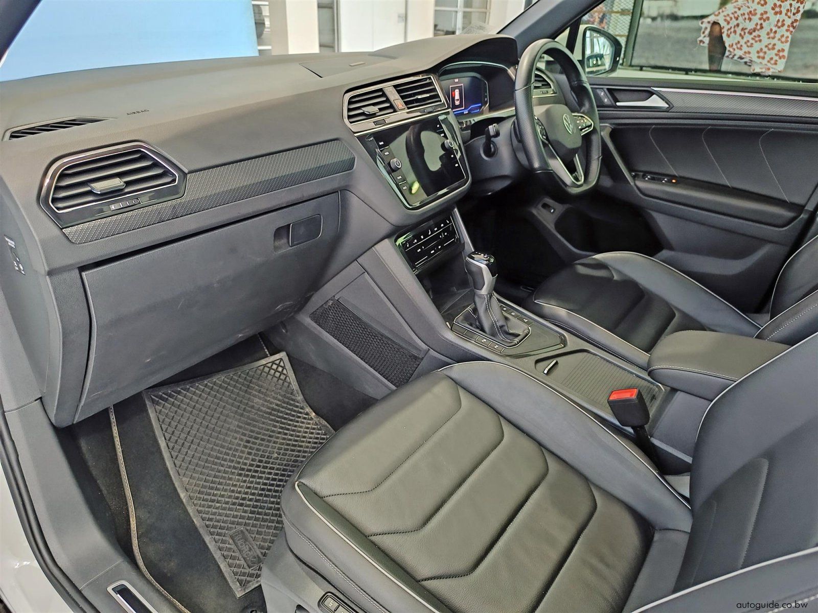 2022 Volkswagen Tiguan 1.4TSi R-Line photo