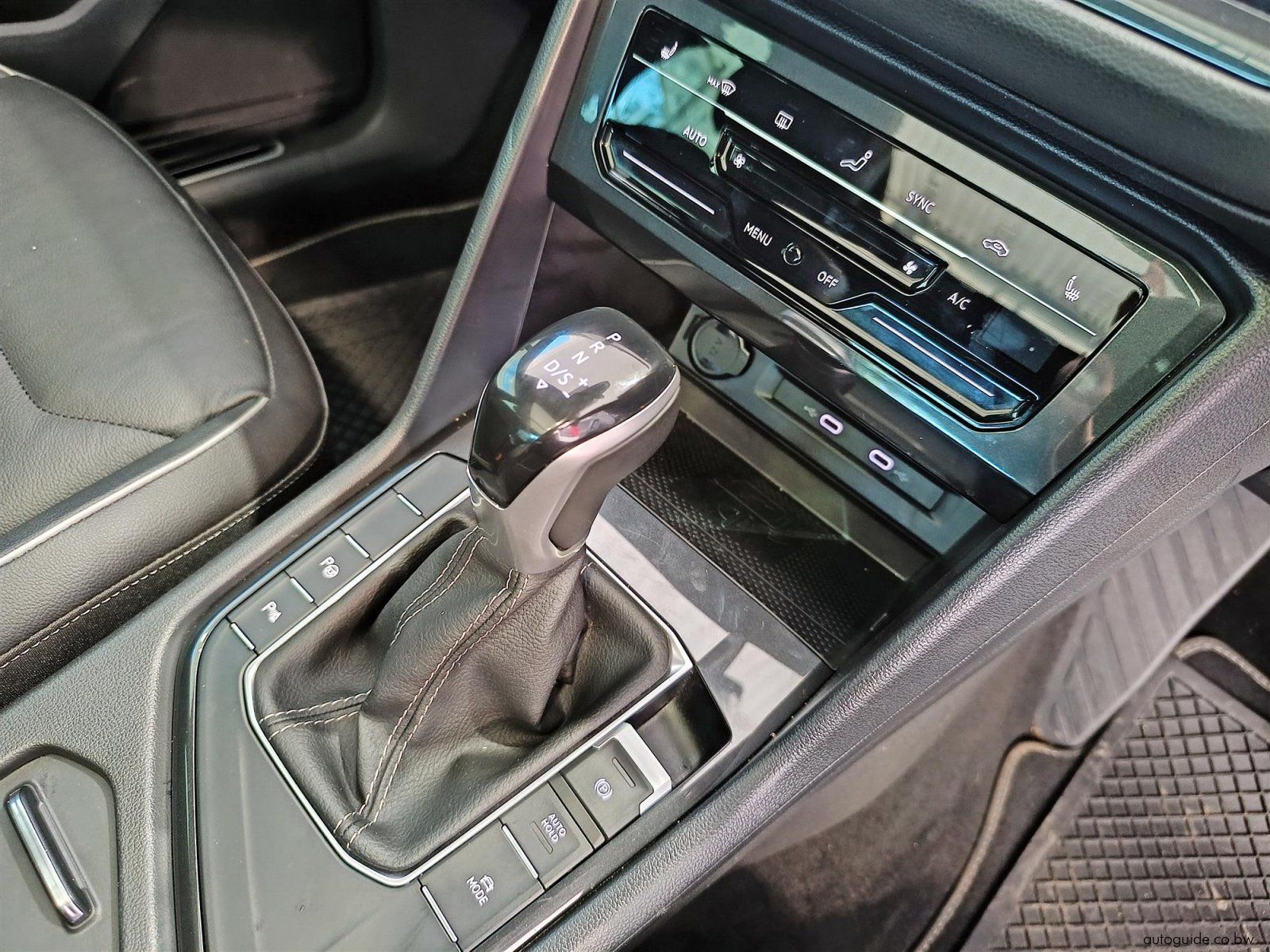 2022 Volkswagen Tiguan 1.4TSi R-Line photo