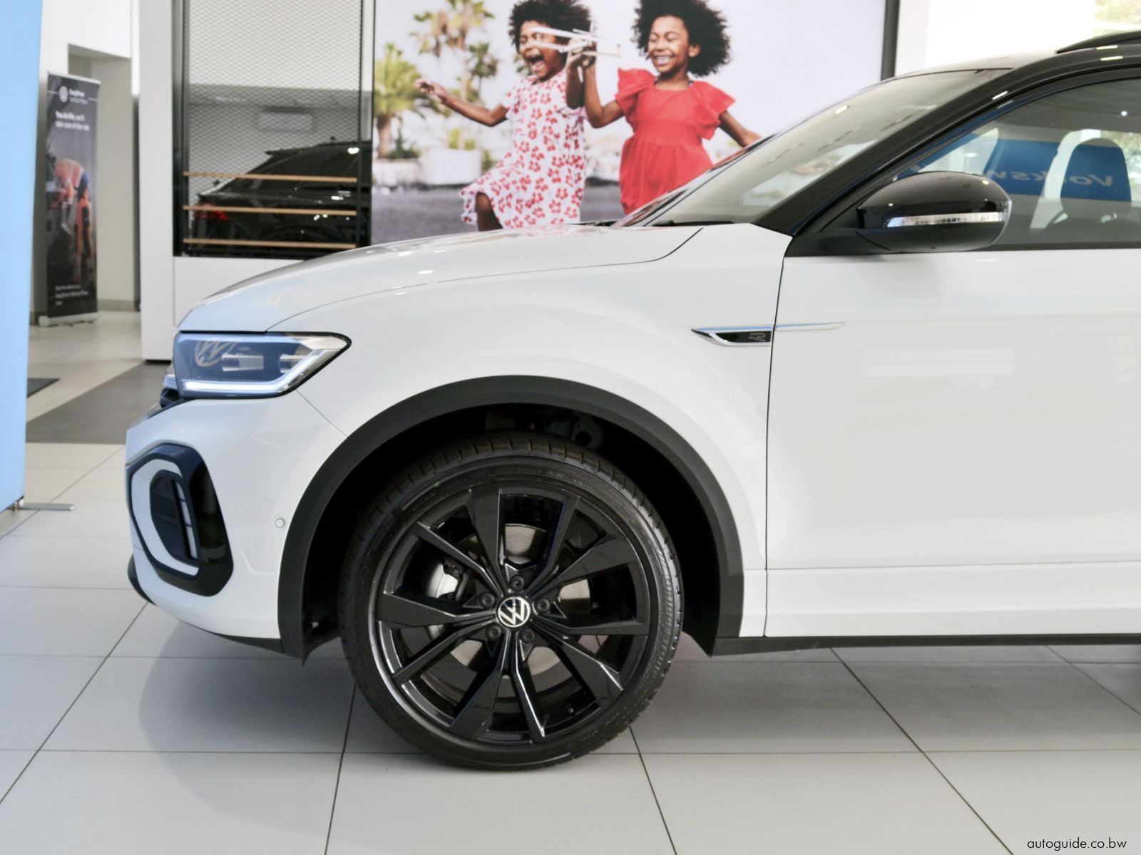 2025 Volkswagen T-Roc 2.0 TSi R-Line photo