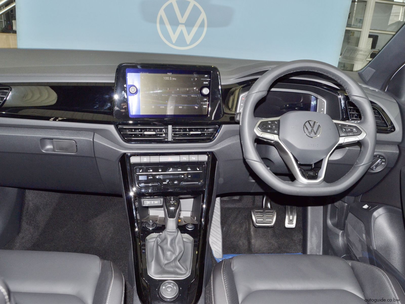 2025 Volkswagen T-Roc 2.0 TSi R-Line photo