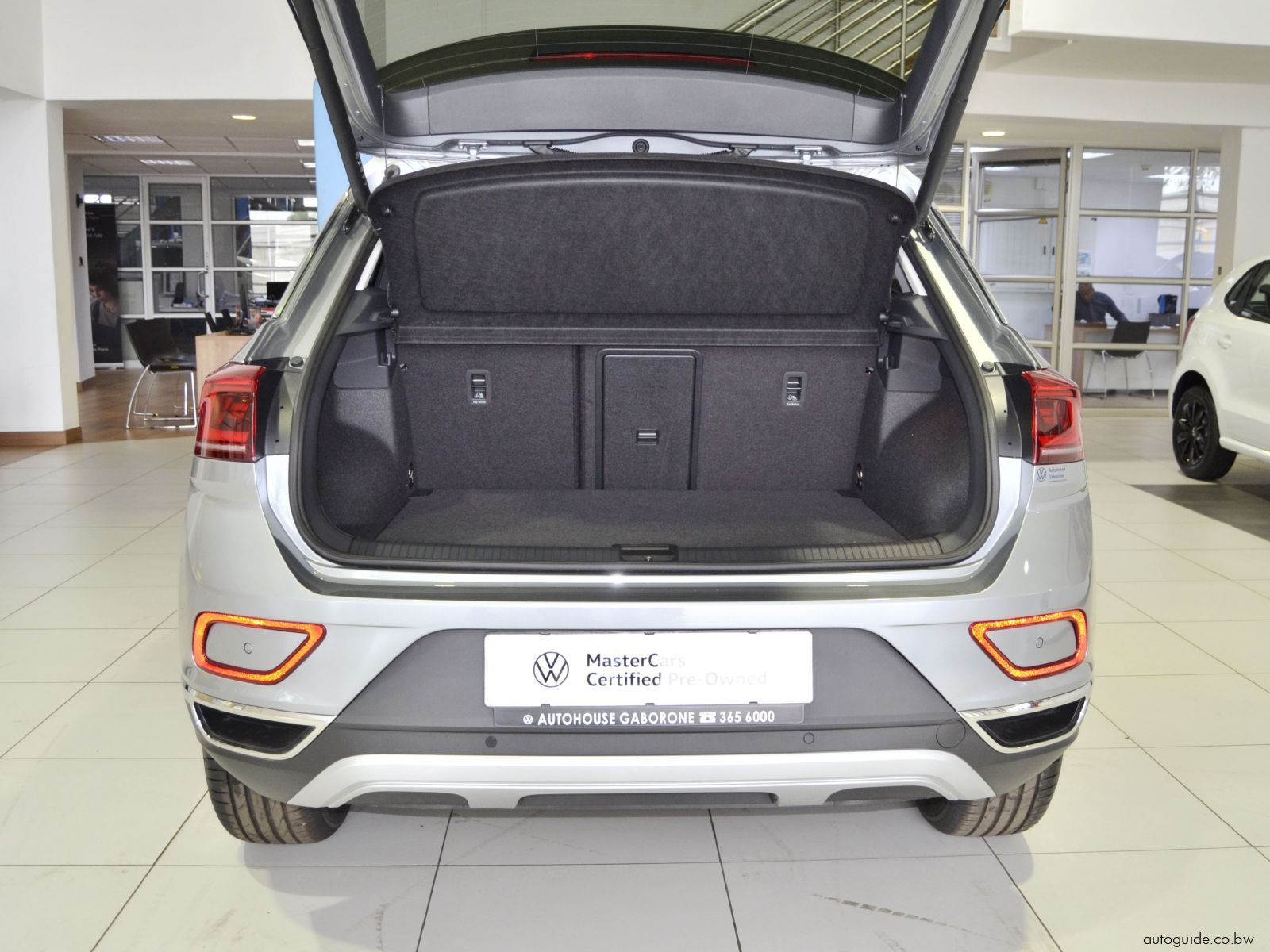 2025 Volkswagen T-Roc TSi Design photo