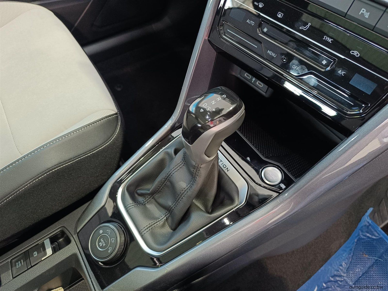 2026 Volkswagen T-Roc 2.0 TSi 4Motion photo