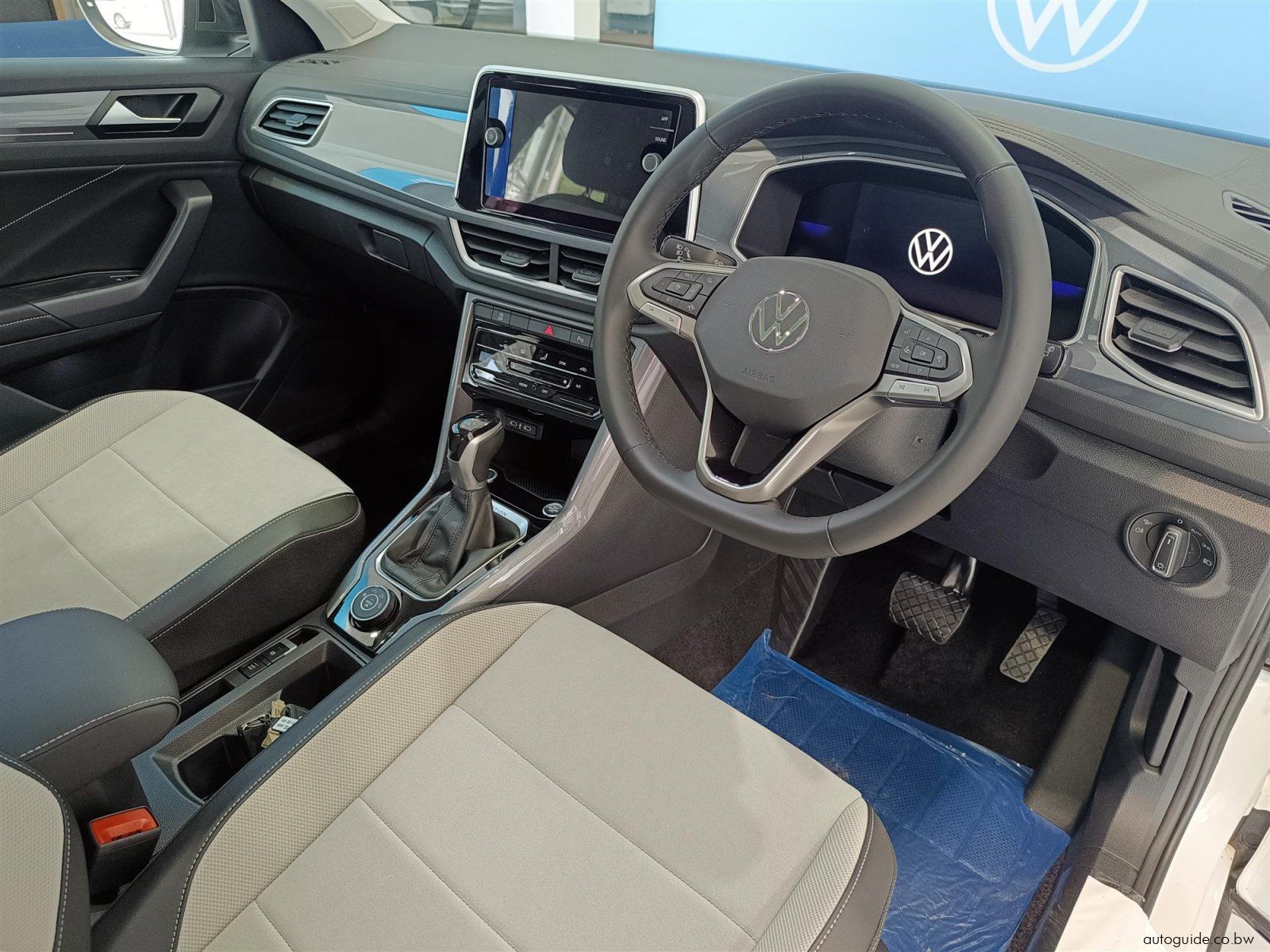 2026 Volkswagen T-Roc 2.0 TSi 4Motion photo