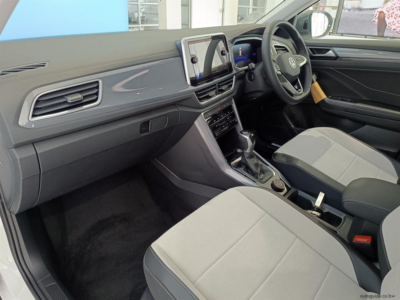 2026 Volkswagen T-Roc 2.0 TSi 4Motion photo