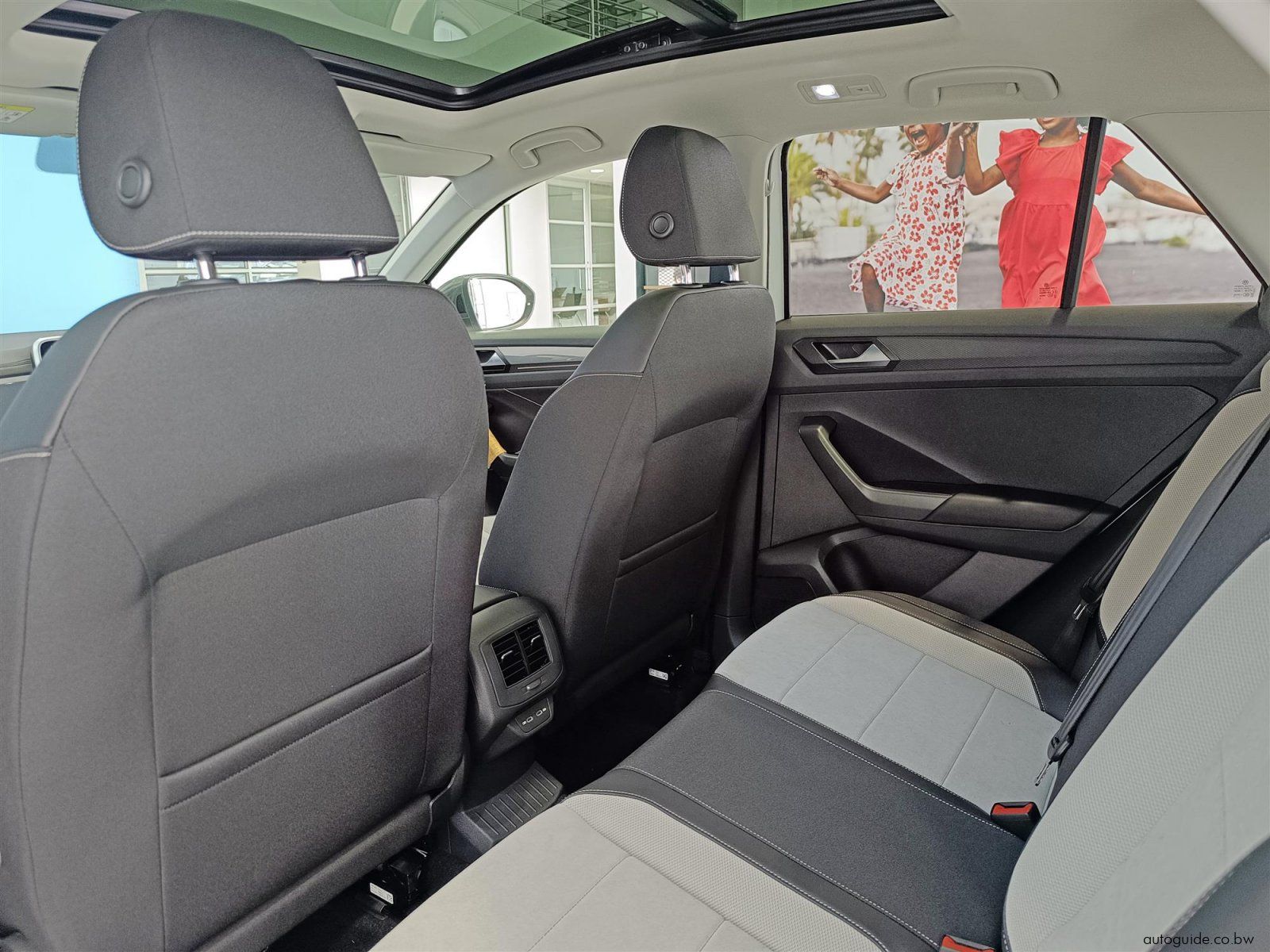 2026 Volkswagen T-Roc 2.0 TSi 4Motion photo