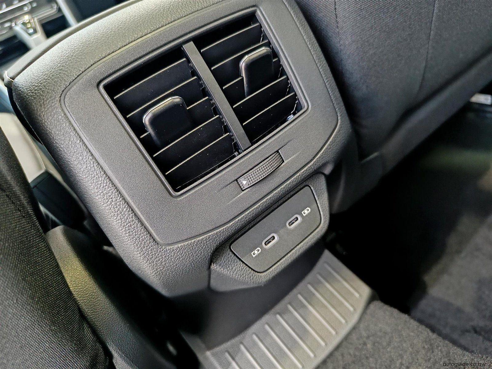 2026 Volkswagen T-Roc 2.0 TSi 4Motion photo