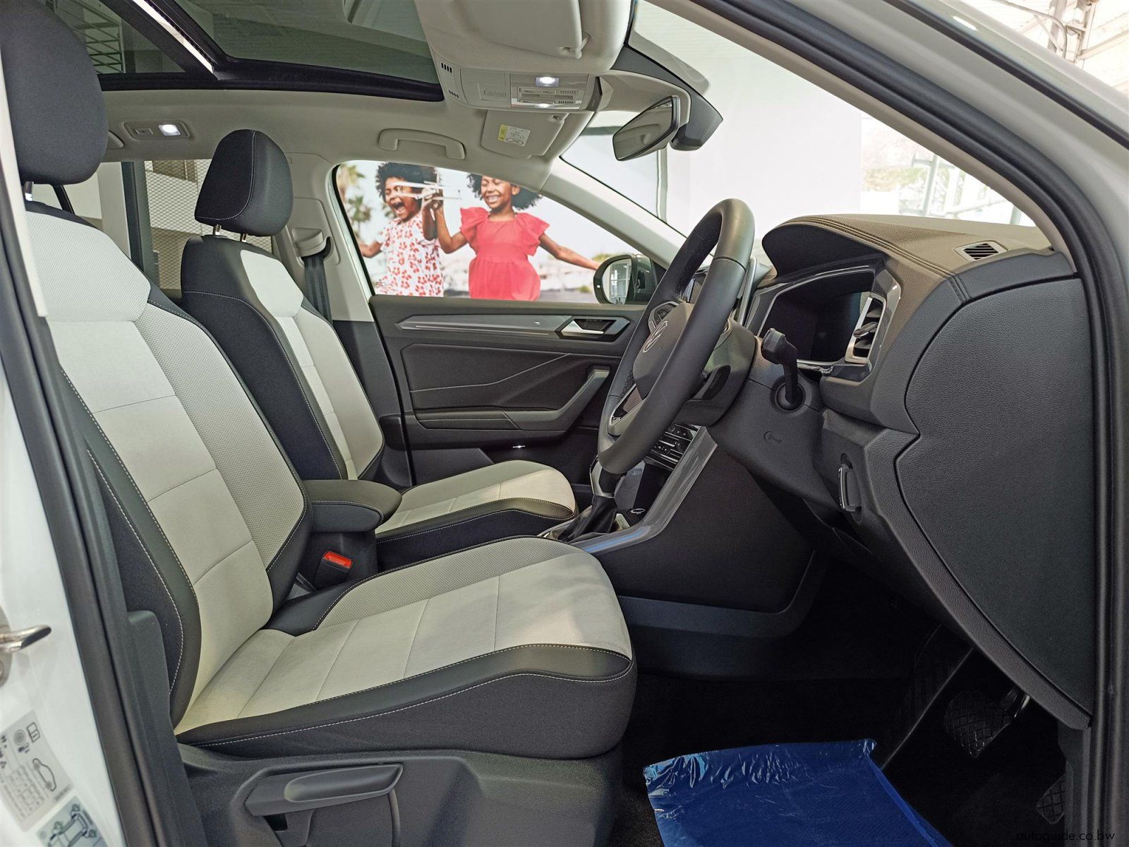 2026 Volkswagen T-Roc 2.0 TSi 4Motion photo