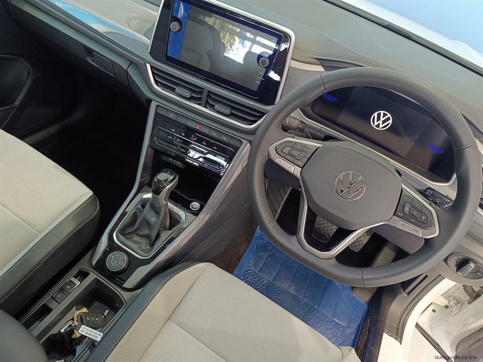 2026 Volkswagen T-Roc 2.0 TSi 4Motion photo