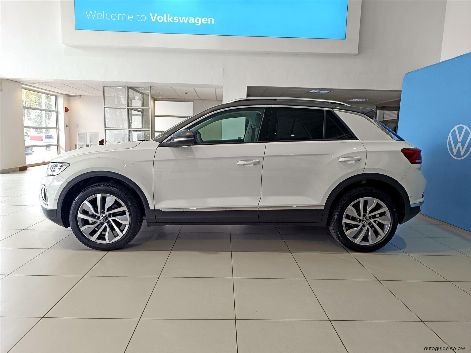 2026 Volkswagen T-Roc 2.0 TSi 4Motion photo