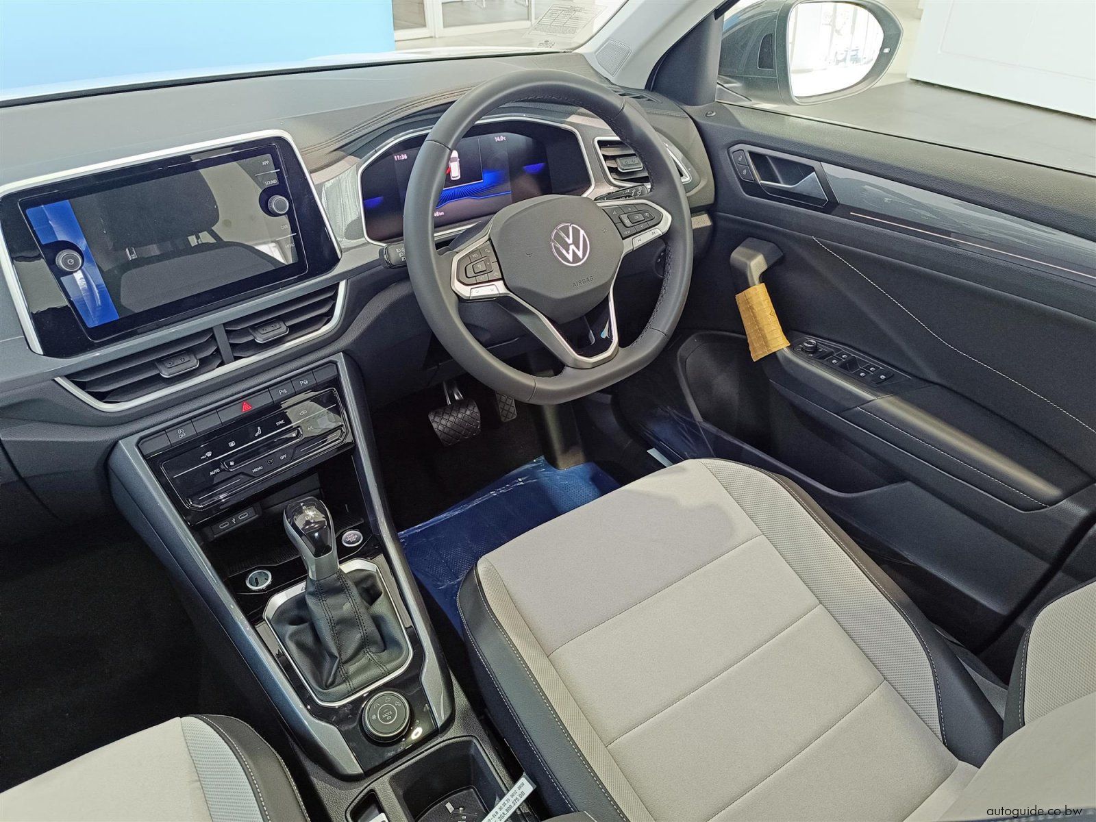 2026 Volkswagen T-Roc 2.0 TSi 4Motion photo