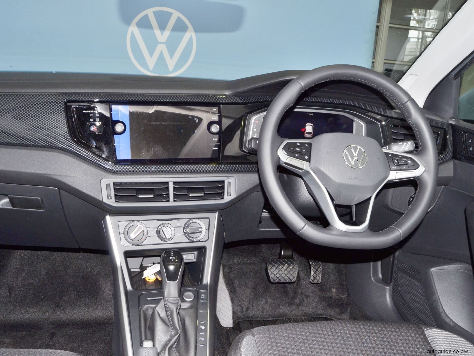 2025 Volkswagen Polo TSi photo