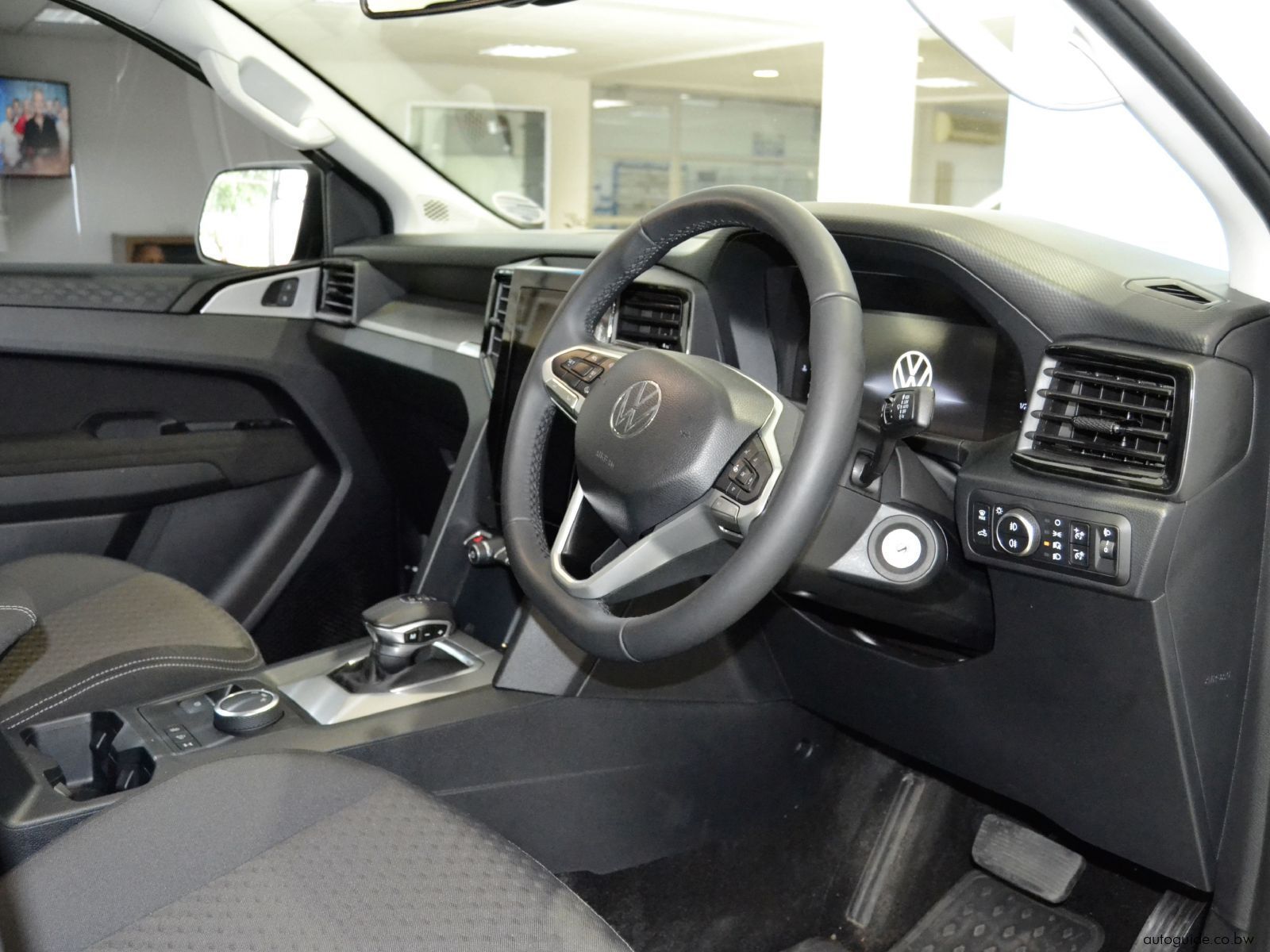 2025 Volkswagen Amarok Life 4Motion photo