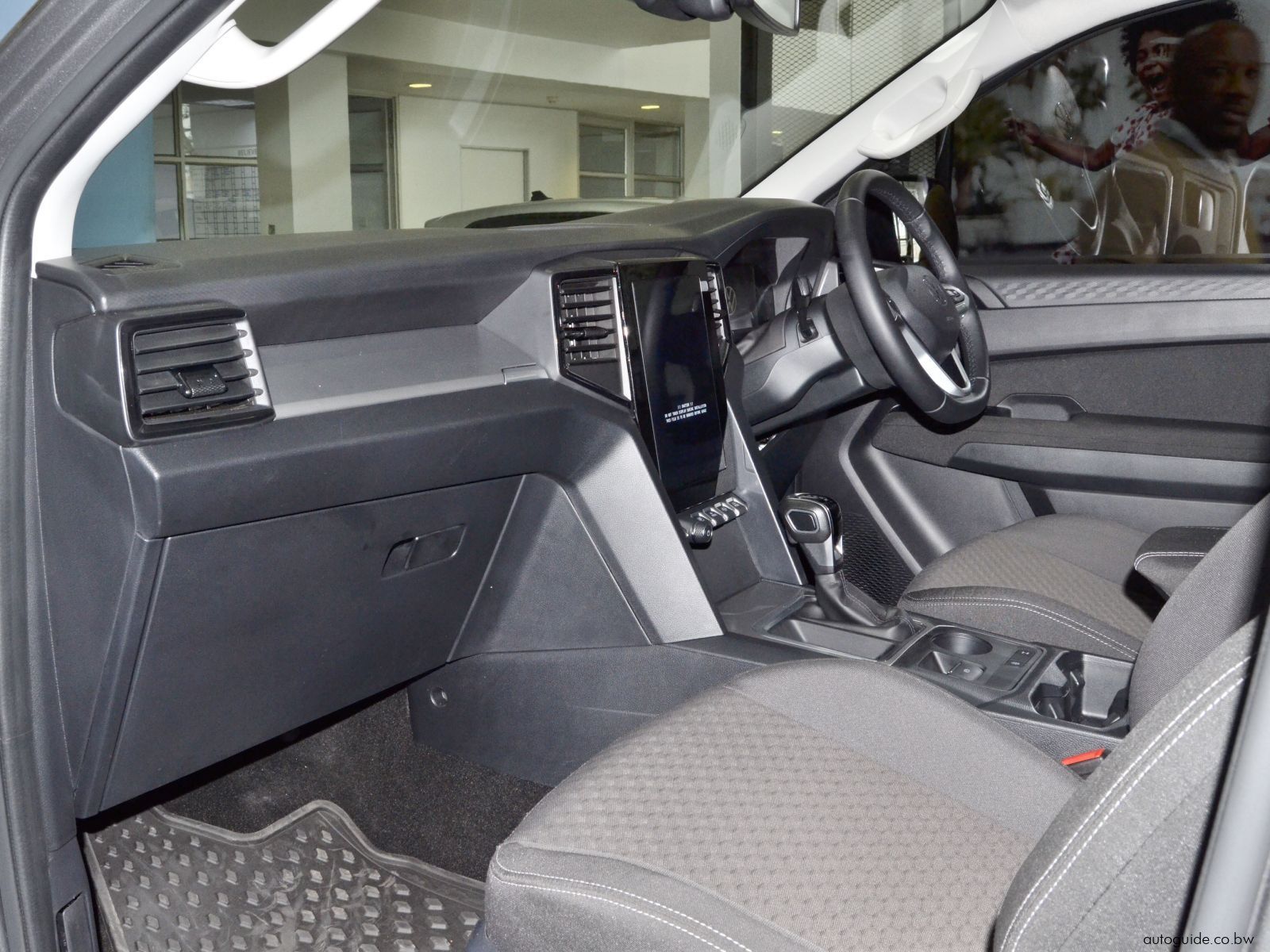 2025 Volkswagen Amarok Life photo