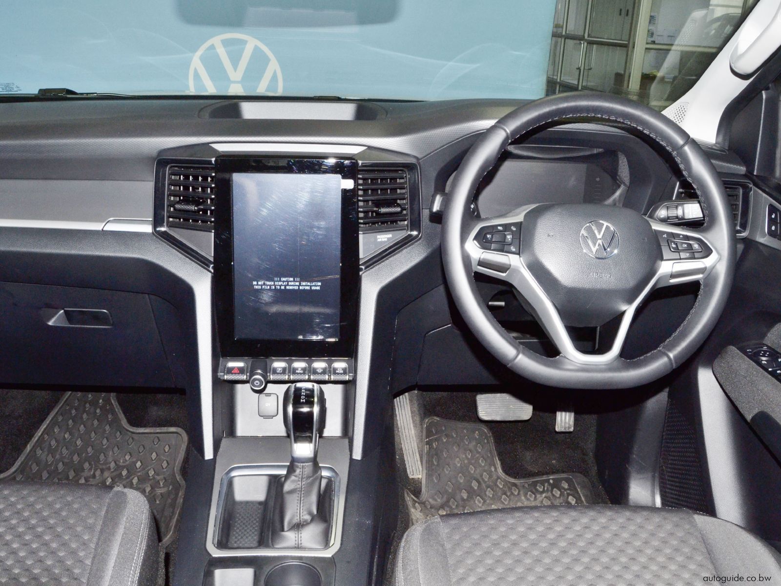 2025 Volkswagen Amarok Life photo