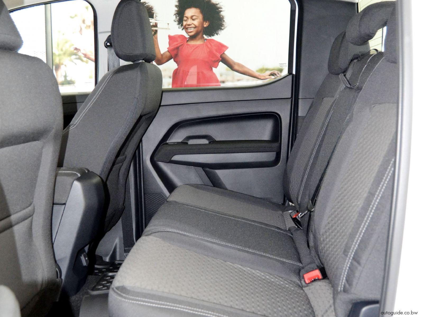 2025 Volkswagen Amarok Life 4Motion photo
